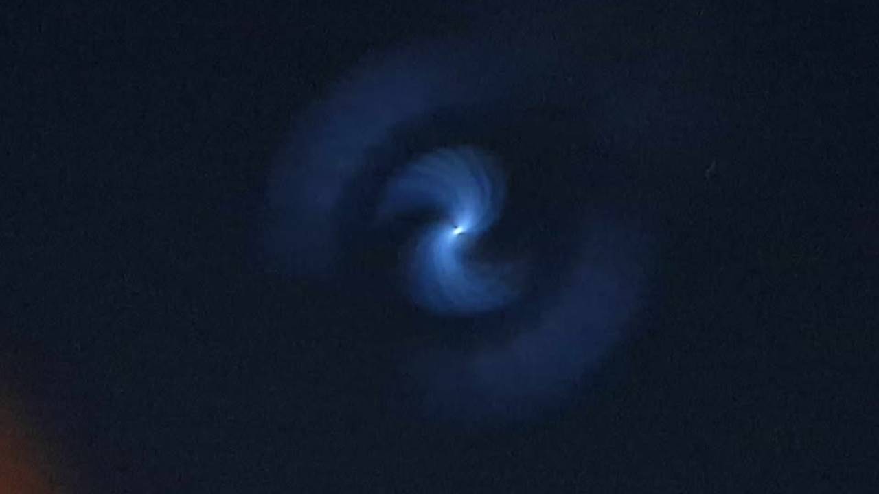 Vreemd licht boven Cuijk (foto: Gerard Ellen Kauw).