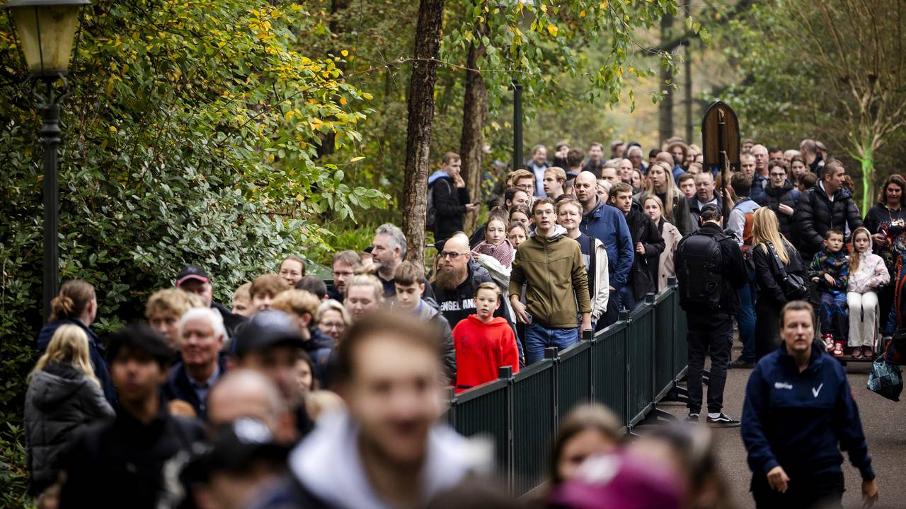 Drukte bij de Efteling na opening Danse Macabre (foto: ANP).