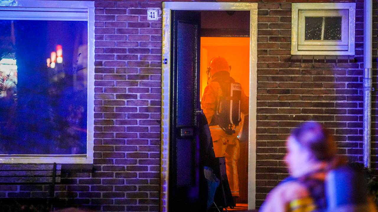 vrouw gewond bij ongeluk • politie in actie bij brand • Brand in huis: politie moet ingrijpen omdat bewoners huis niet uit w
