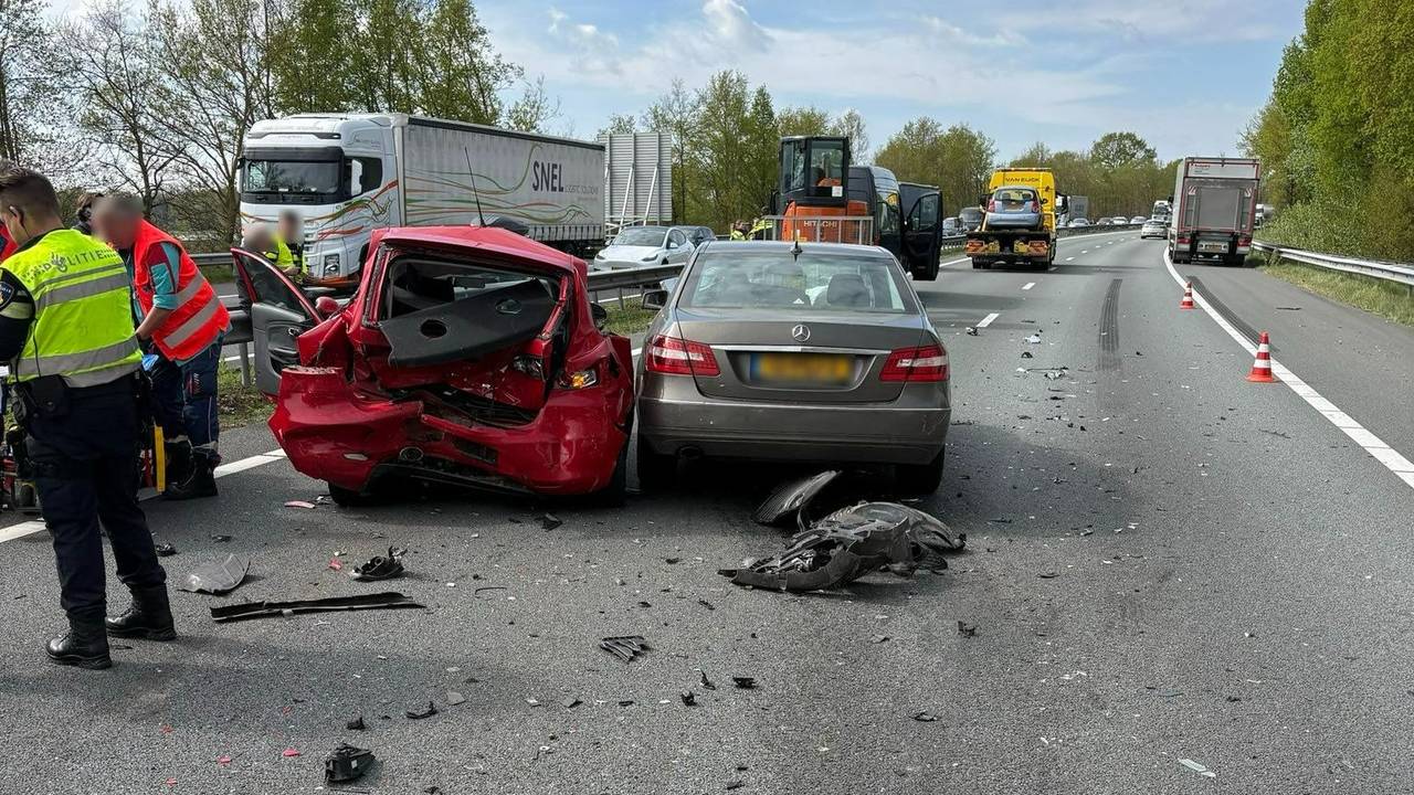 Drukte op de A2 door ongeluk, een uur vertraging.