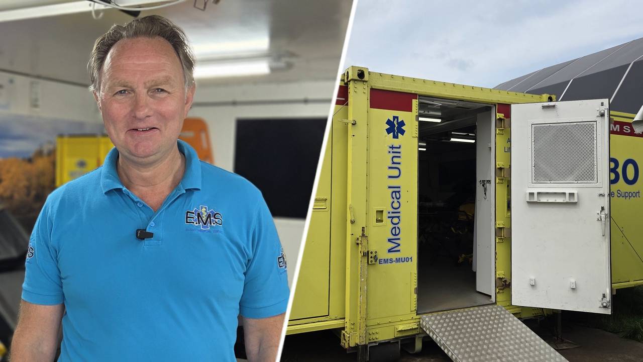 Ronald van Litsenburg en het mobiele ziekenhuis op Paaspop (foto: Noël van Hooft).