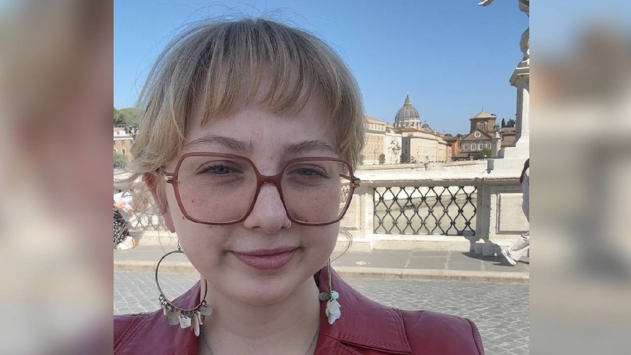 Joy Cremers met op de achtergrond Vaticaanstad (foto: Joy Cremers).