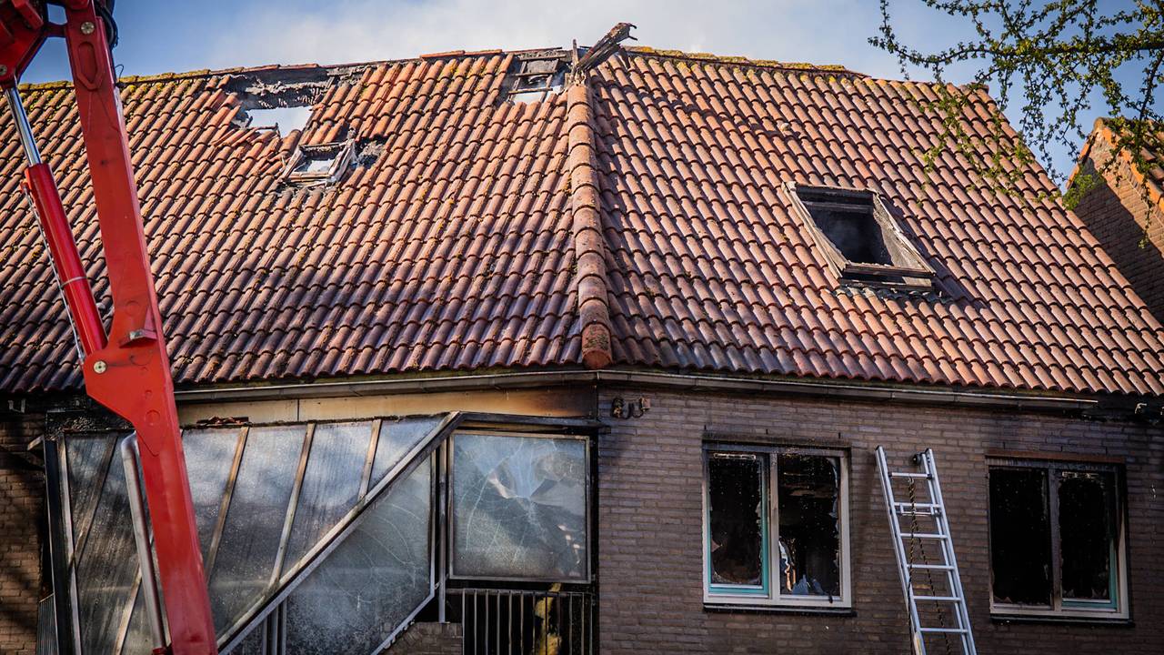 De woning is compleet uitgebrand (foto:Persbureau Heitink)