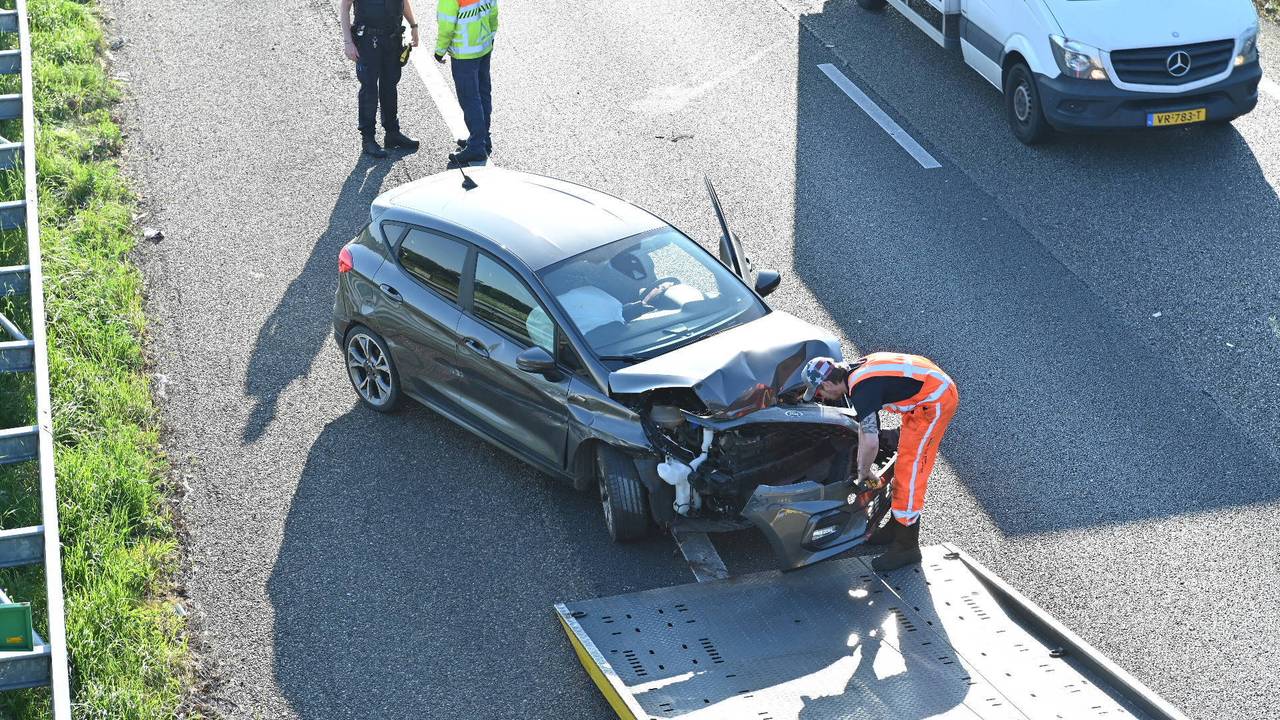 Botsing op de A58, veel vertraging richting Bergen op Zoom.