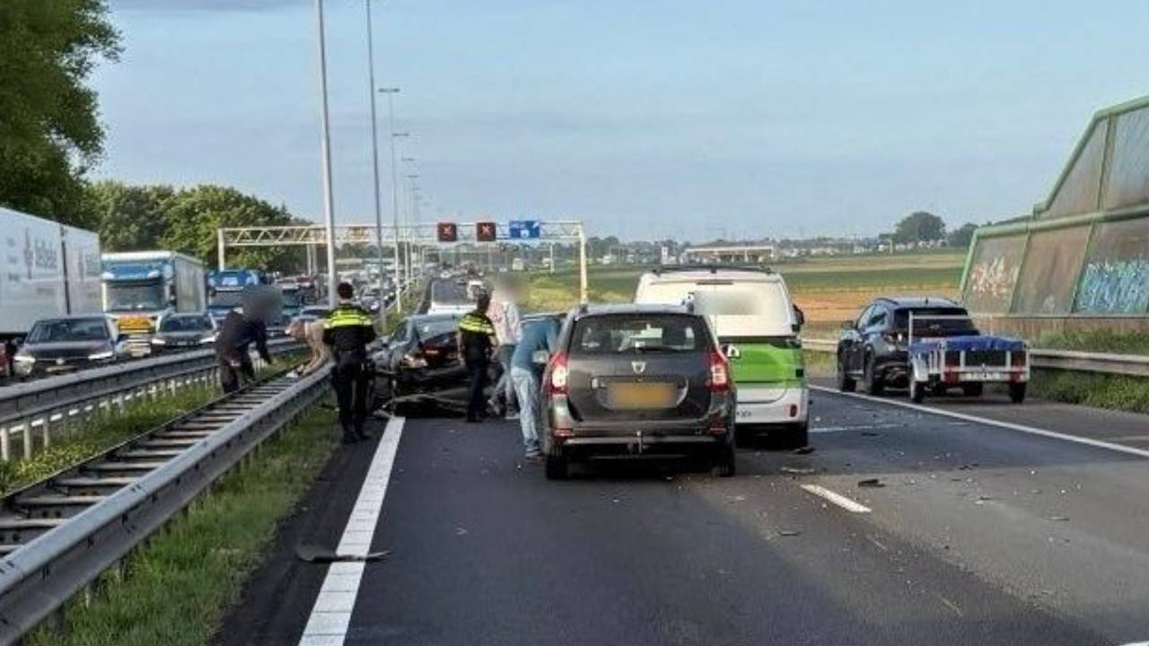 Kettingbotsing op de A27, vertraging neemt af.