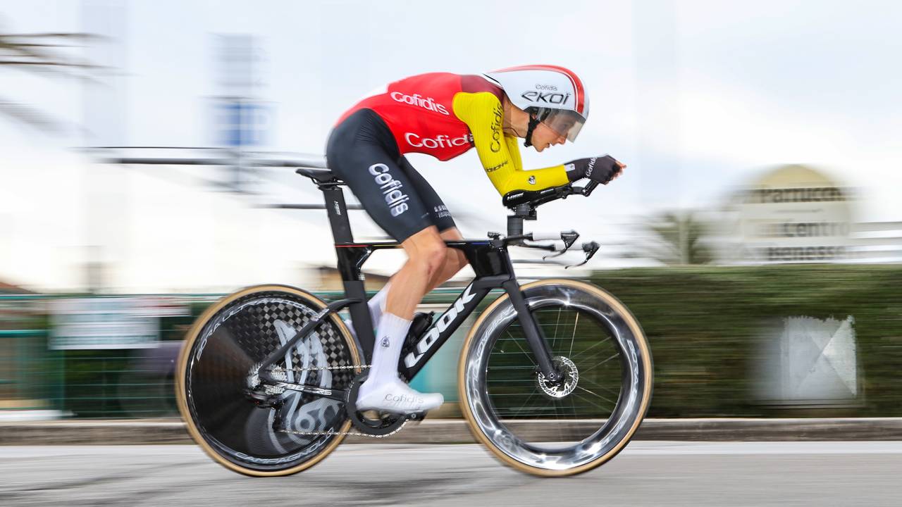Jan Maas tijdens een tijdrit bij Tirreno Adriatico (foto: REX by Shutterstock).