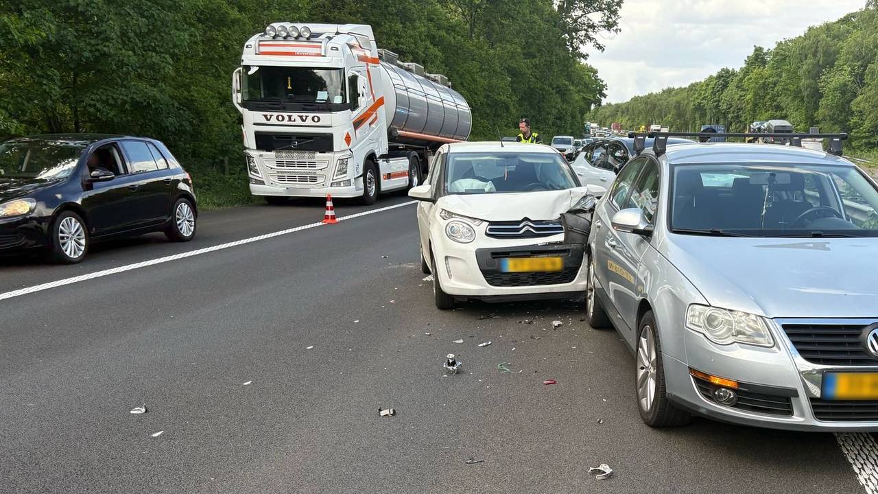 Ongeluk met meerdere autos op A4 leidt tot flinke vertraging.