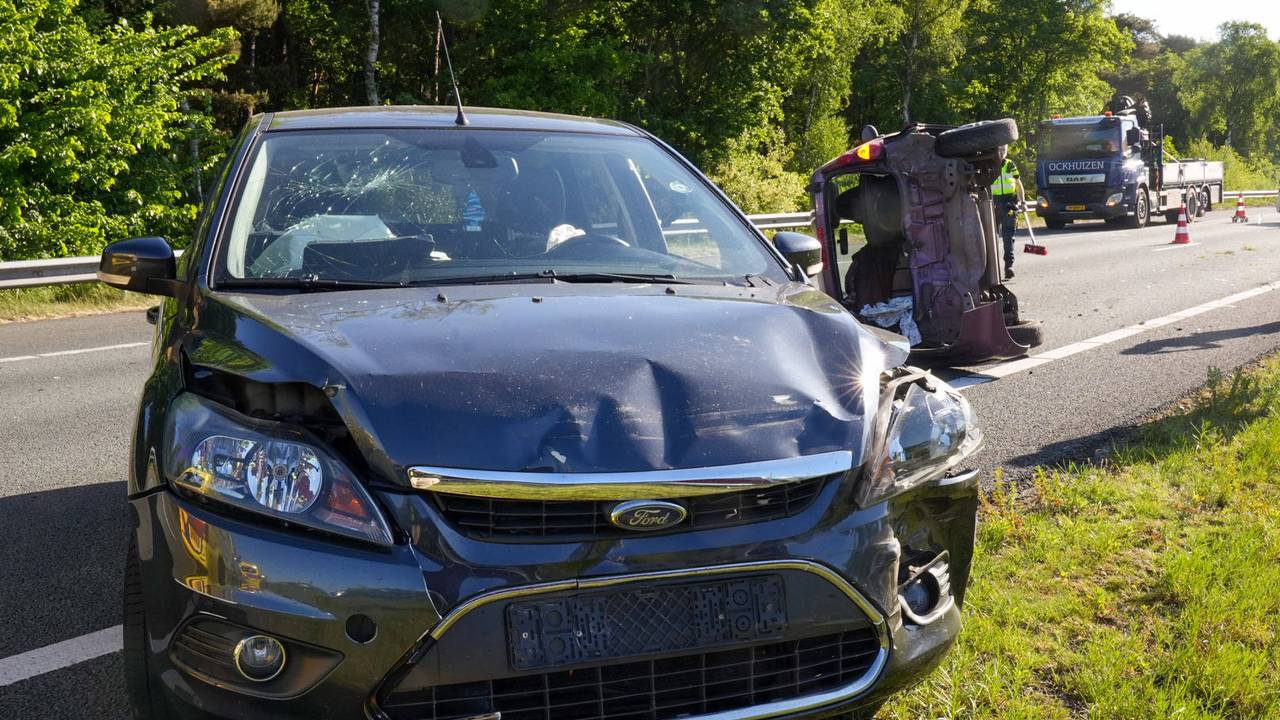 Vertraging op A67 door ongeluk met twee autos.