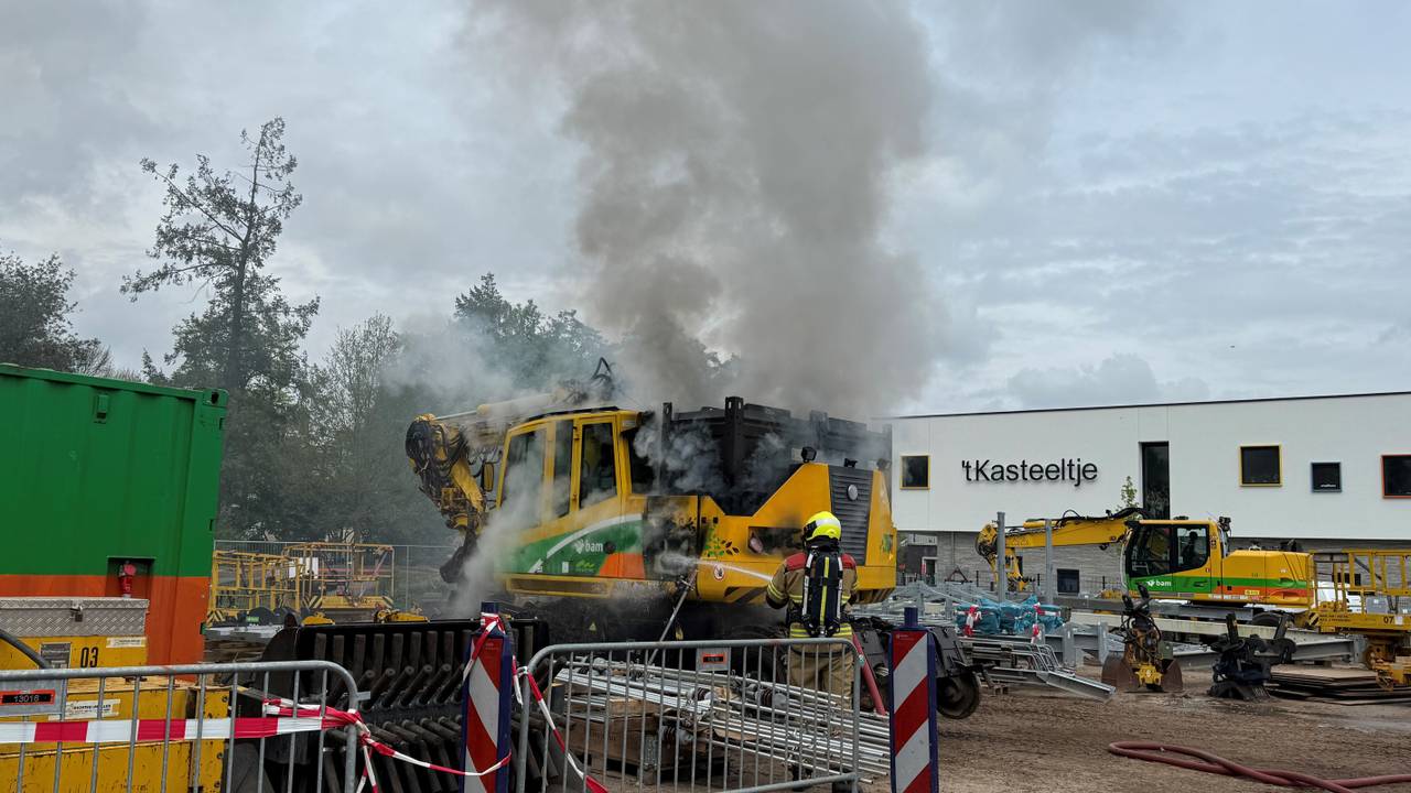 De graafmachine op de bouwplaats in Vught (Foto: Persbureau Heitink.)