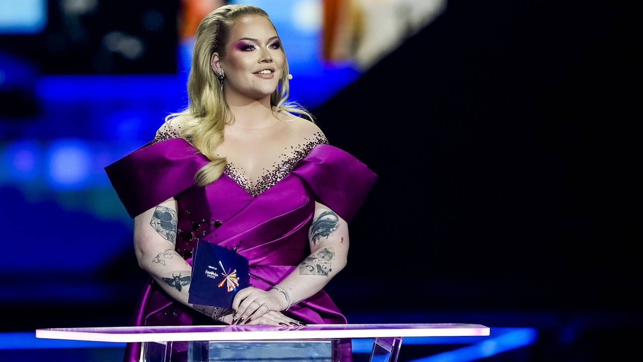 Presentator Nikkie de Jager tijdens de finale van het Songfestival in 2021 (foto: ANP).