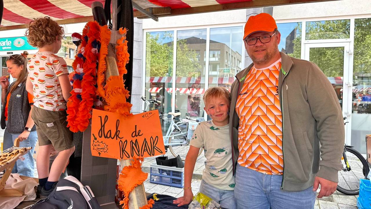 Op de vrijmarkt in Deurne (foto: Floortje Steigenga).