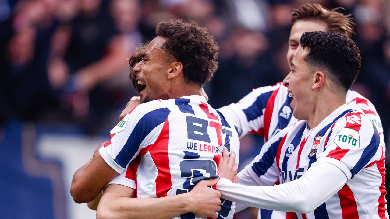 Willem II viert de 2-0 (foto: Orange Pictures).