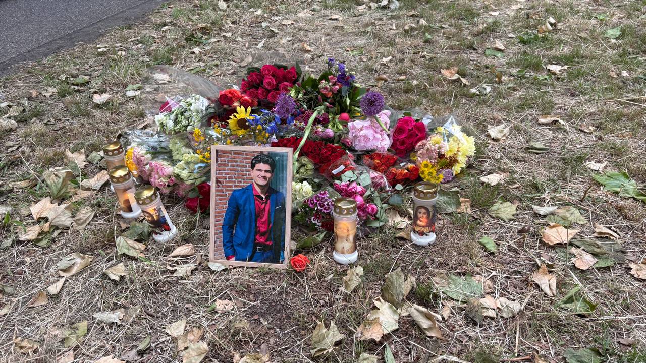 Een herdenkingsplek op de plek van het ongeluk (foto: Omroep Brabant)