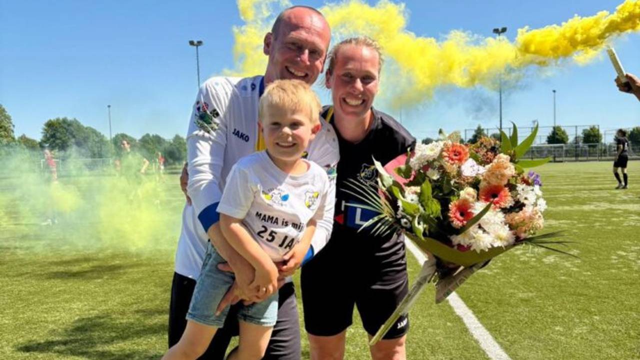 Loes met haar man en zoontje (foto: Omroep Tilburg).