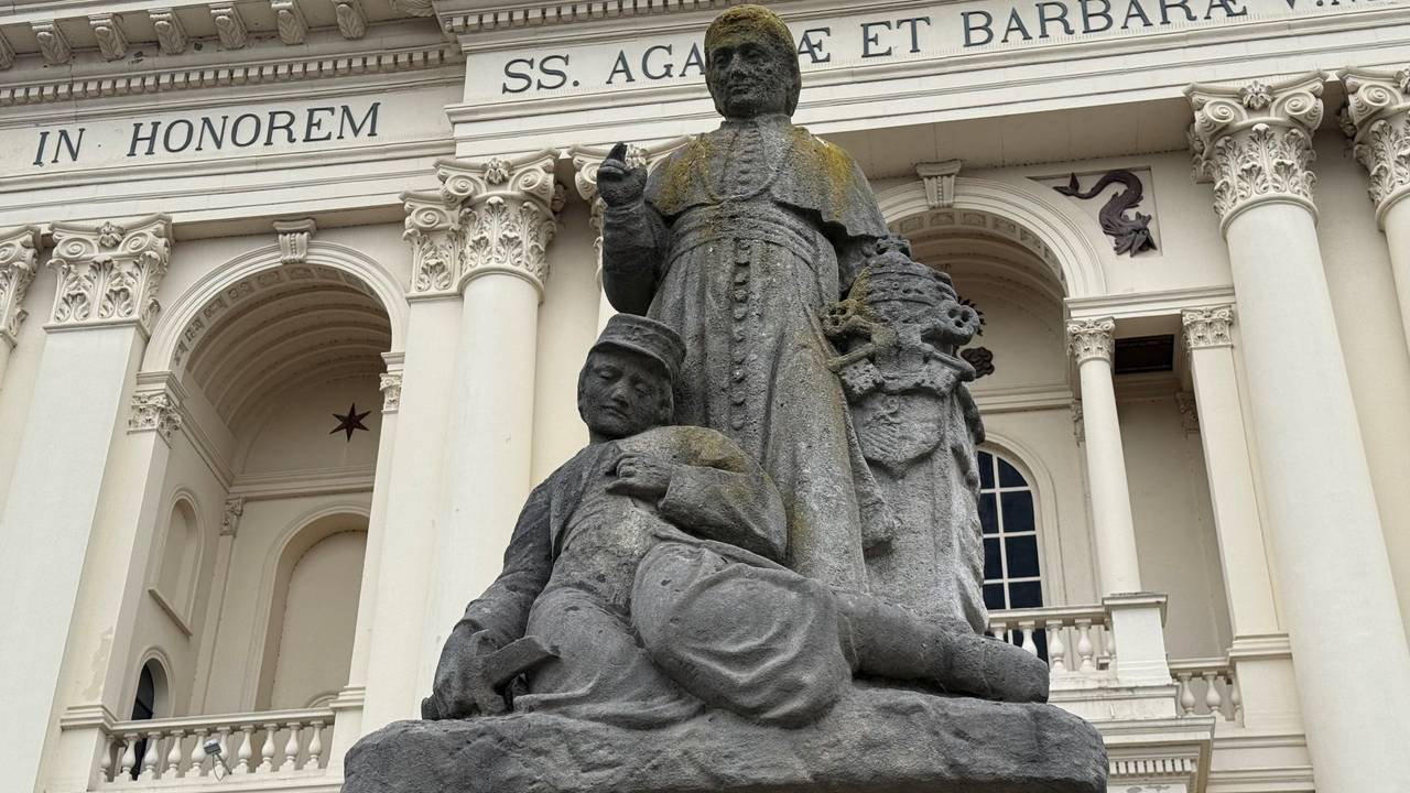 Het zouavenmonument voor de basiliek van Oudenbosch (foto: Robert te Veele).