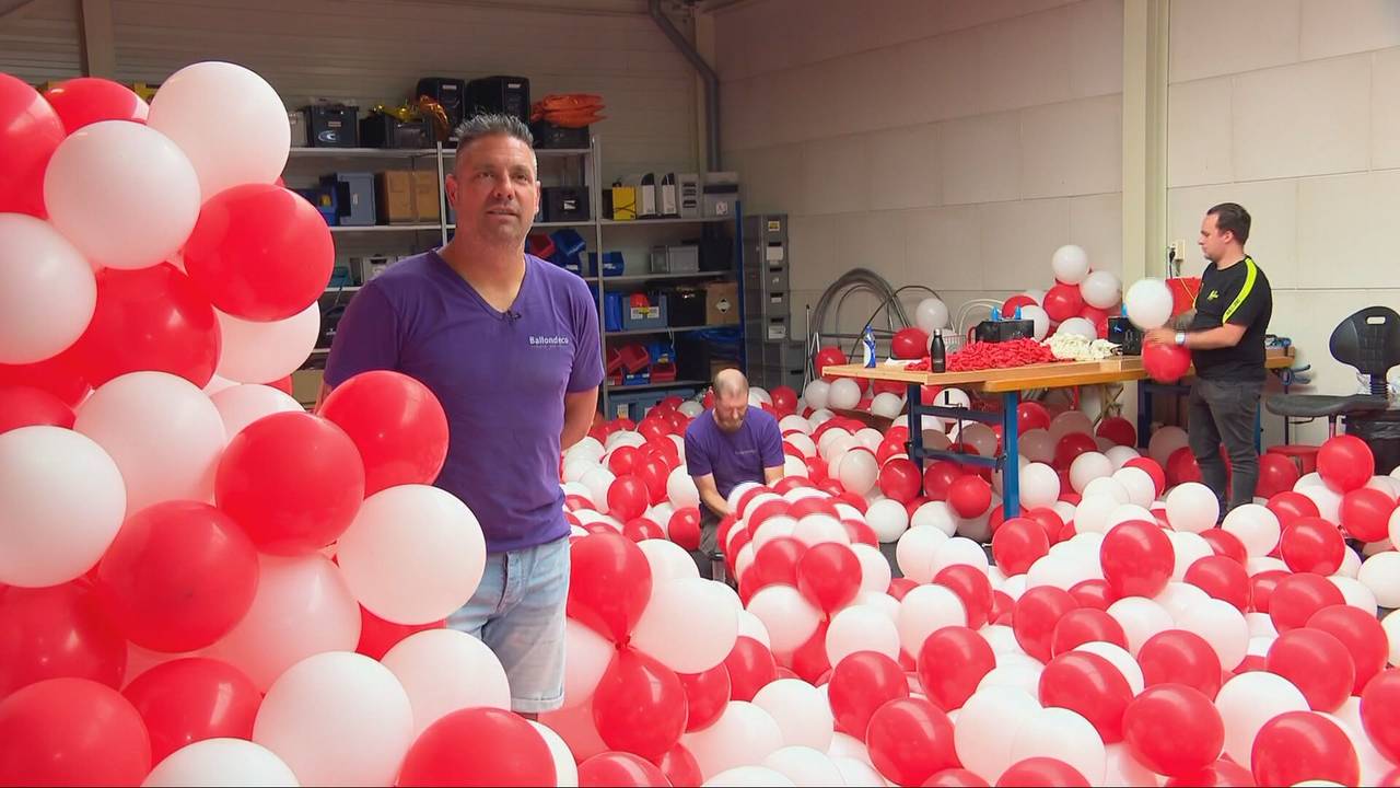 Sinds het begin van deze week kleuren de werkruimtes van Ballondeco rood en wit (foto: Omroep Brabant).