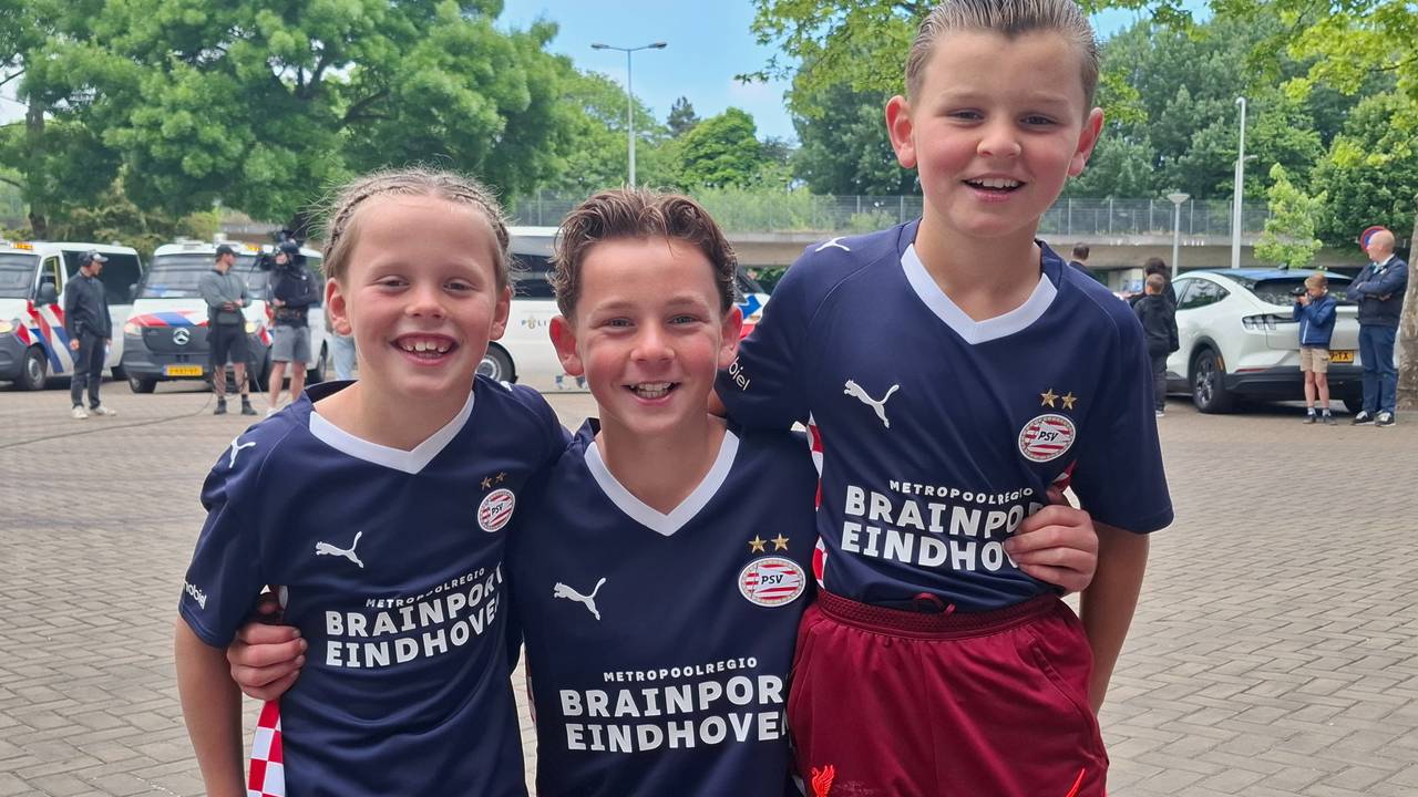 Jonge fans uit Schijndel en Gemonde zijn erbij in Rotterdam: "Natuurlijk gaan we kampioen worden."