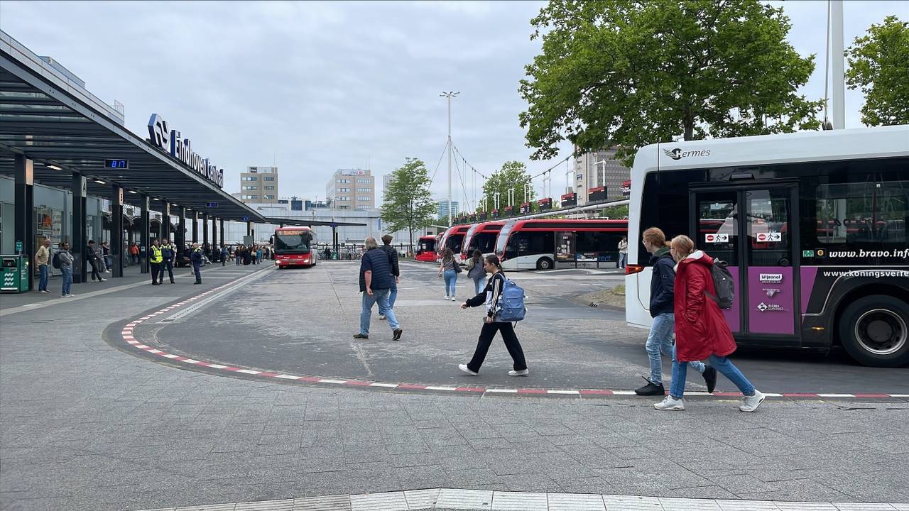 Het is rustiger op station Eindhoven dan normaal (foto: René van Hoof).