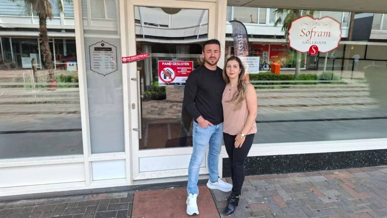 Eigenaar Recep Çelik (links) met zijn vrouw Meryem voor Grillroom Sofram (foto: ZuidWest Update).