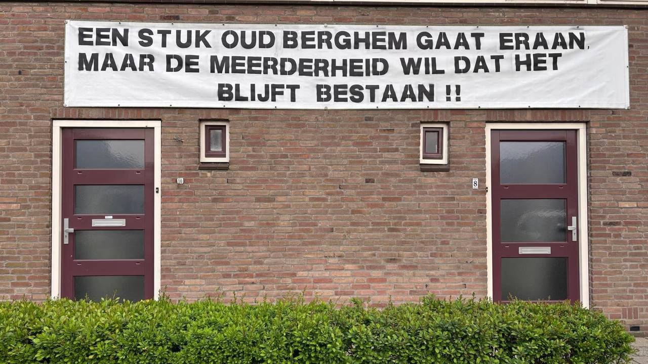 De inwoners van Berghem hadden een spandoek opgehangen (foto: Dtv Nieuws).