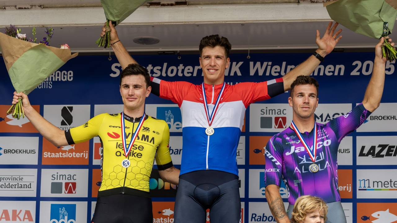 Danny van Poppel (midden) (Bron: ANP)
