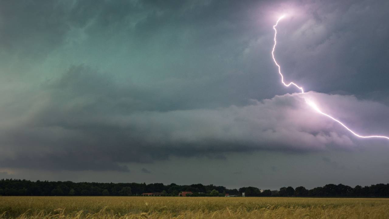 De bliksem in Duitsland (foto: Paul Begijn).