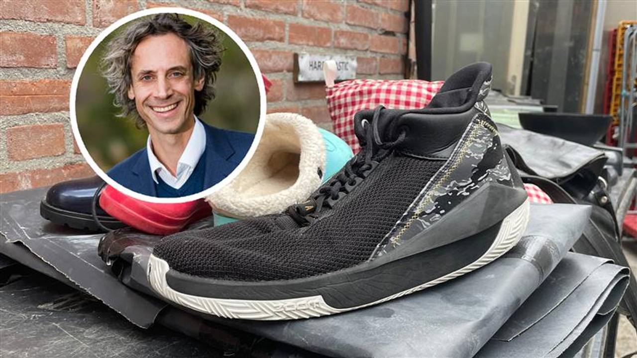 Kees Keizer / kapotte enkele schoenen bij de kringloop.