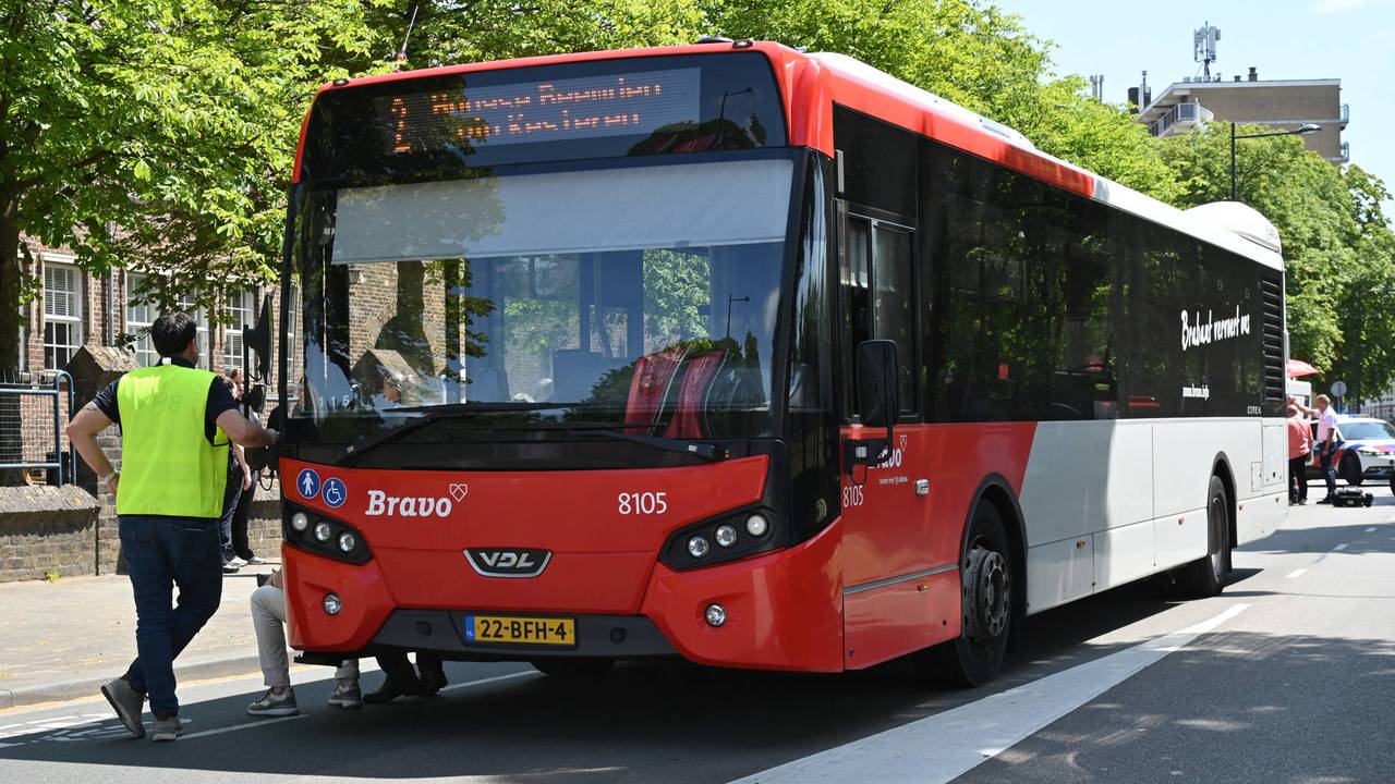 Fietsster gewond door botsing met stadsbus.