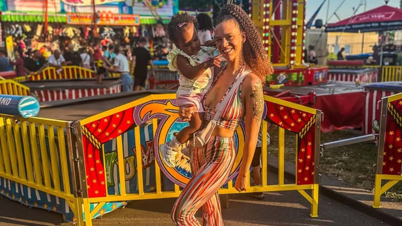 Klaudia geniet samen met haar dochtertje (foto: Instagram Klaudia Krajewska).