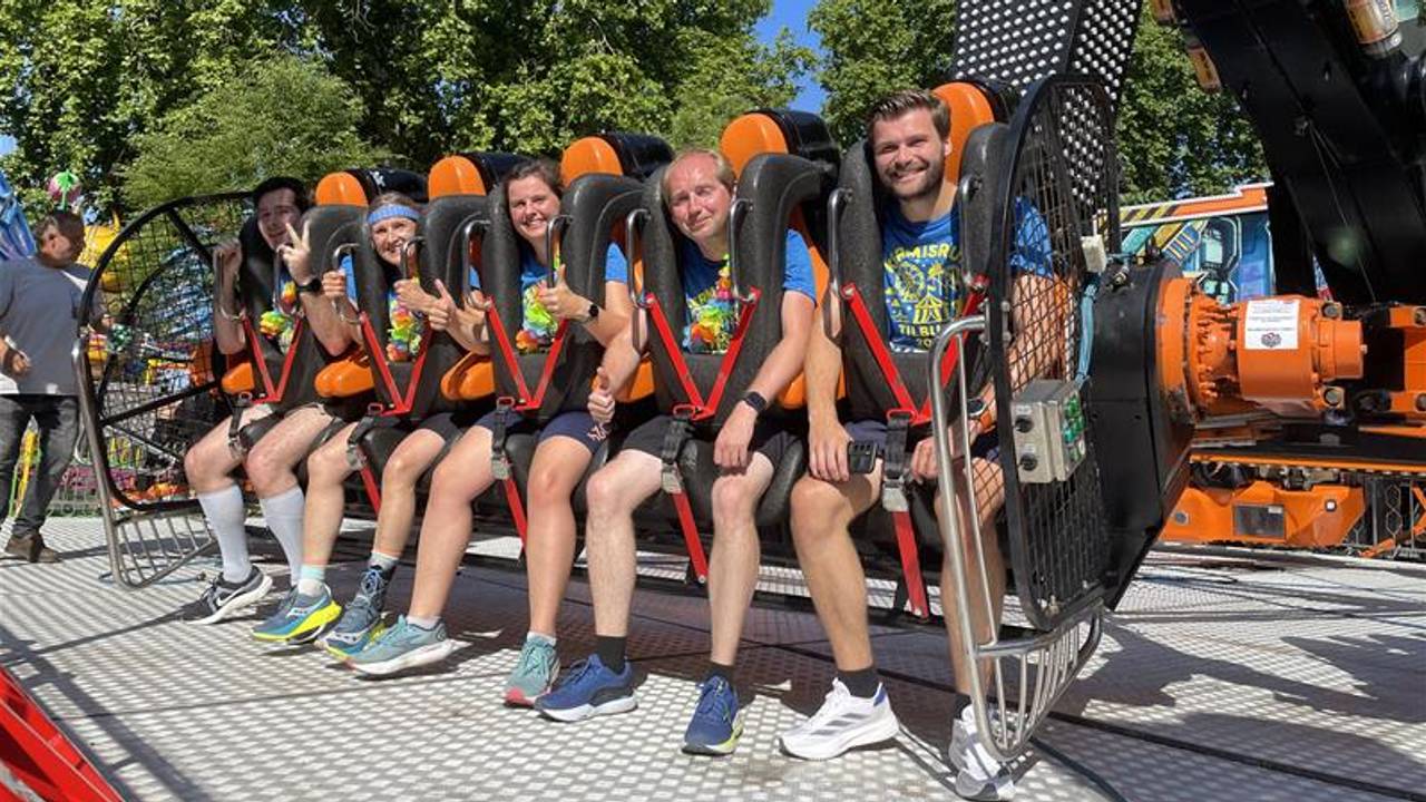Tijdens de run wordt er pauze gehouden in de attracties (foto: Manon Snoeren).