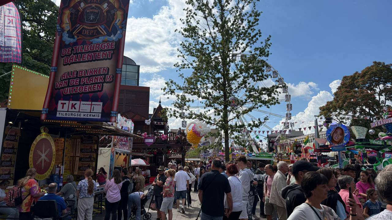 Het is gezellig druk op de kermis (foto: Omroep Brabant).