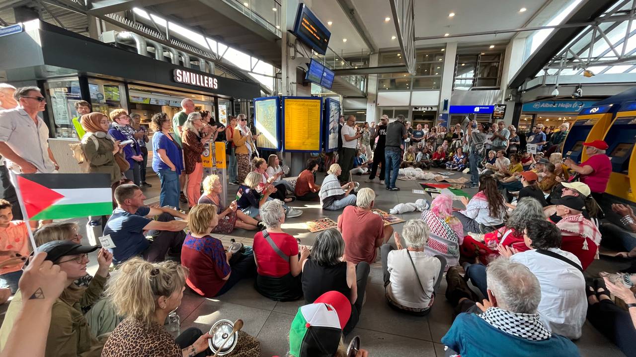 Stations opnieuw toneel van lawaaiprotest voor Gaza