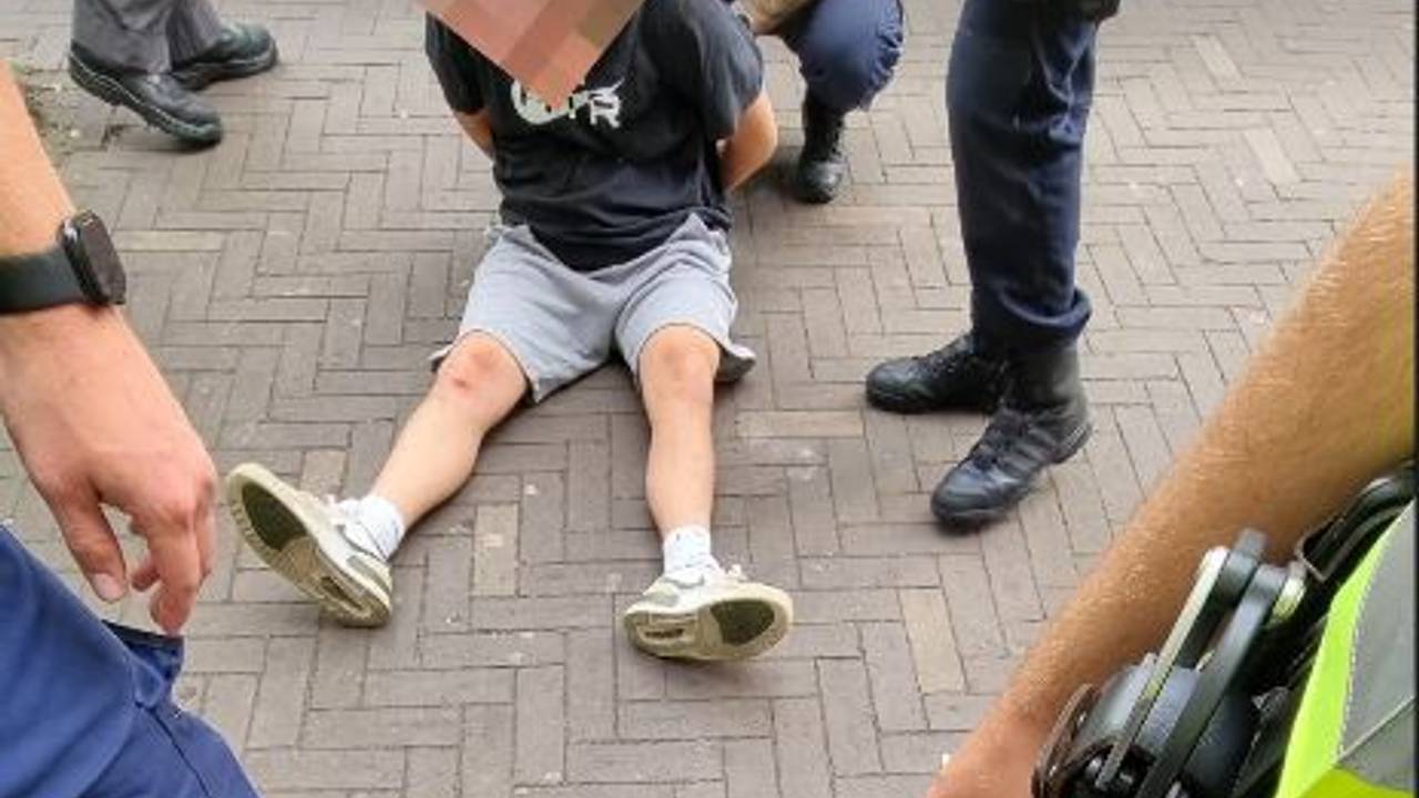 De jongen heeft een Kermisverbod (foto: politie_tilburgcentrum/Instagram).