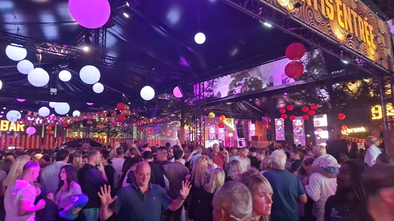 Feest in de tent met Yves Berendse.