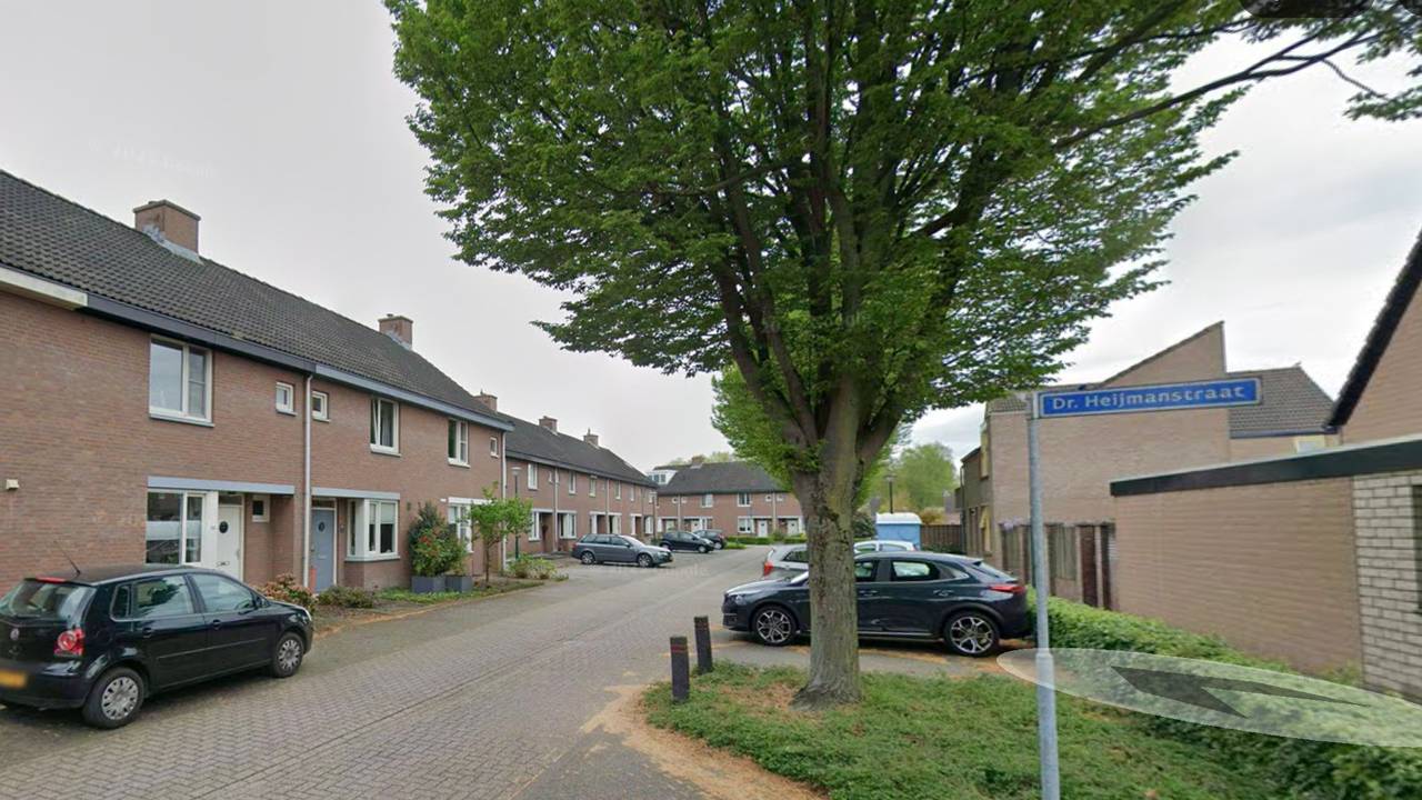Explosie bij voordeur van huis, politie zoekt getuigen