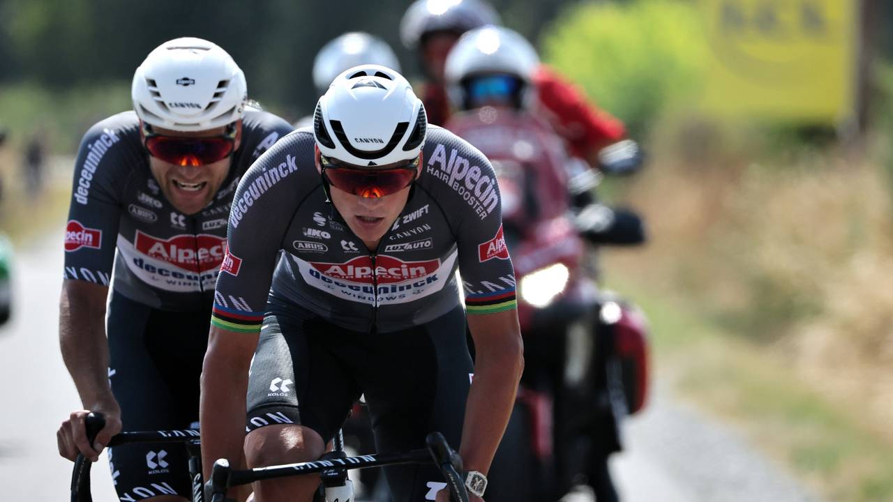 Van der Poel reed bijna de hele etappe met ploeggenoot Rickaerts voorop. (Foto: ANP).