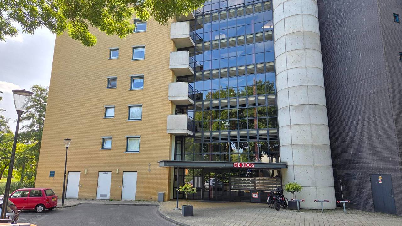 Het wooncomplex waar de man toesloeg (foto: Noël van Hooft).