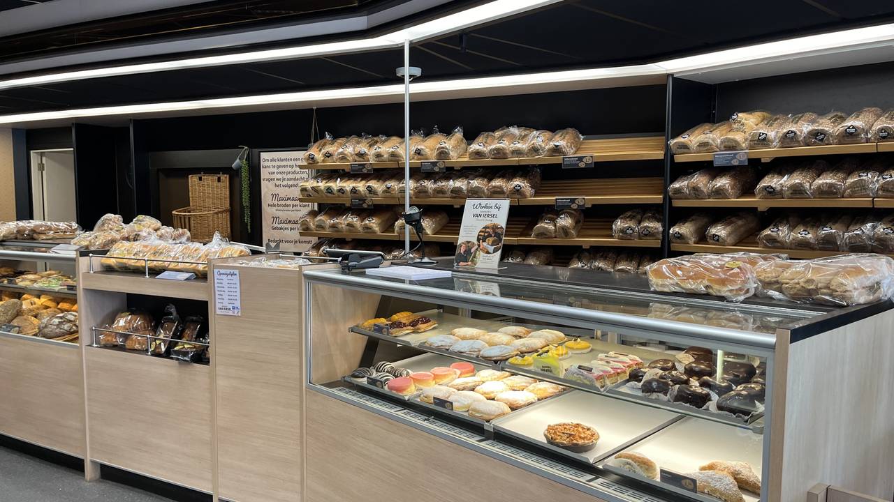 De schappen van de tweedekans bakkerij liggen vol met lekkernijen (foto: Omroep Brabant).