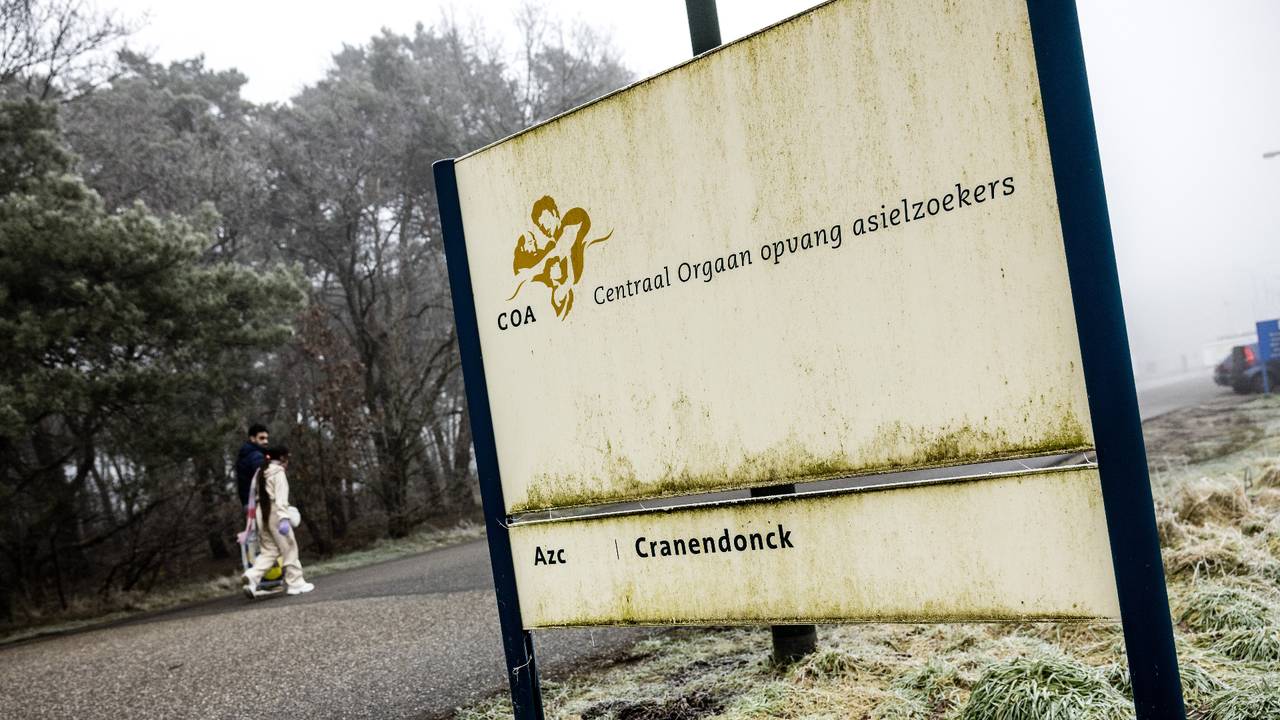 Het asielzoekerscentrum in Budel (foto: ANP).