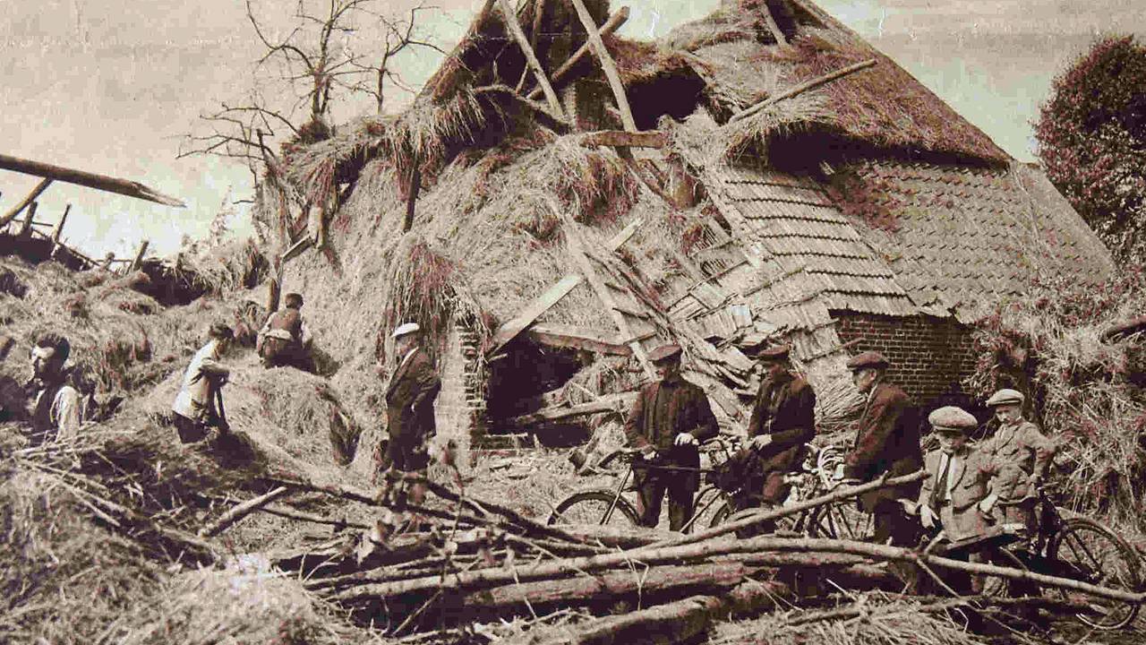 De verwoeste boerderij van Wim Hartjes (foto:Heemkundekring Felix Walter Langenboom).