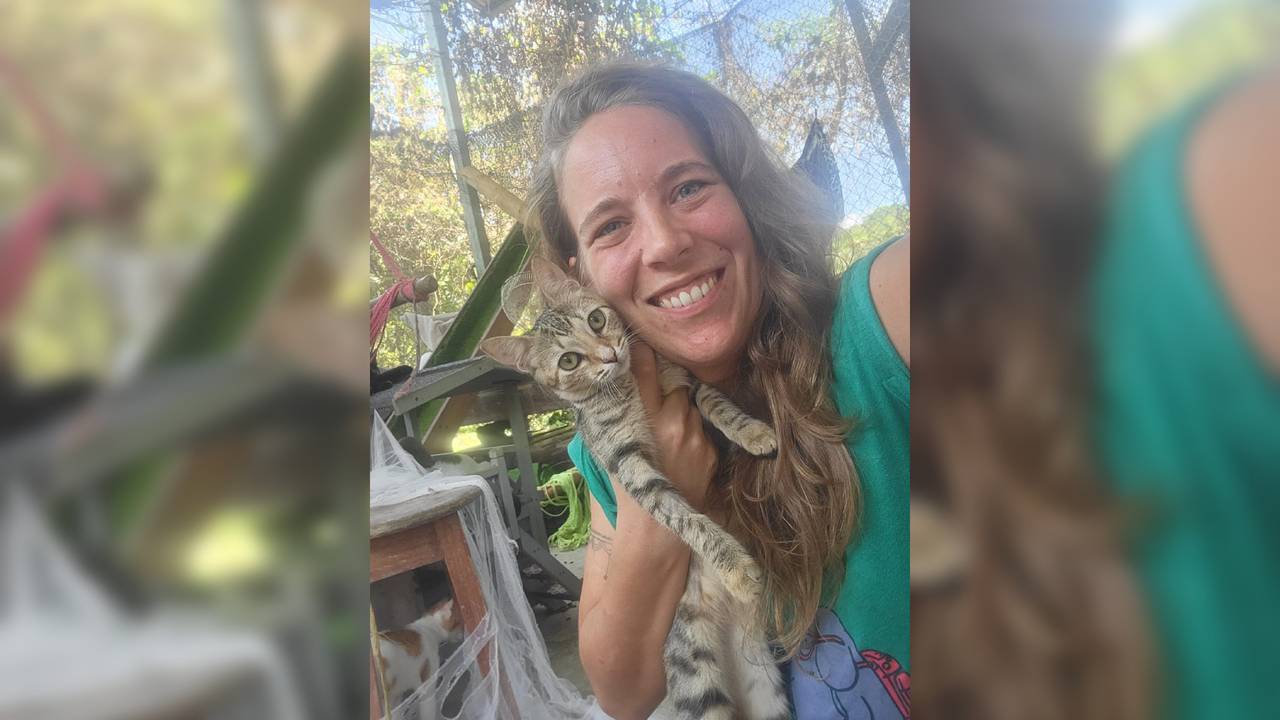 Marlies met een van haar katjes (eigen foto).