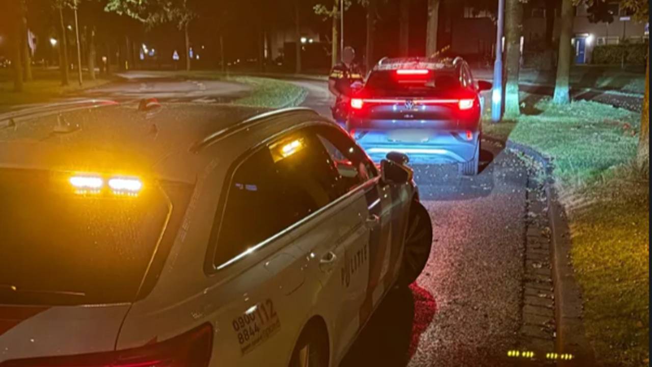 De snelheidsduivel werd staande gehouden (Foto: Instagram/ verkeerspolitie_zwb.)