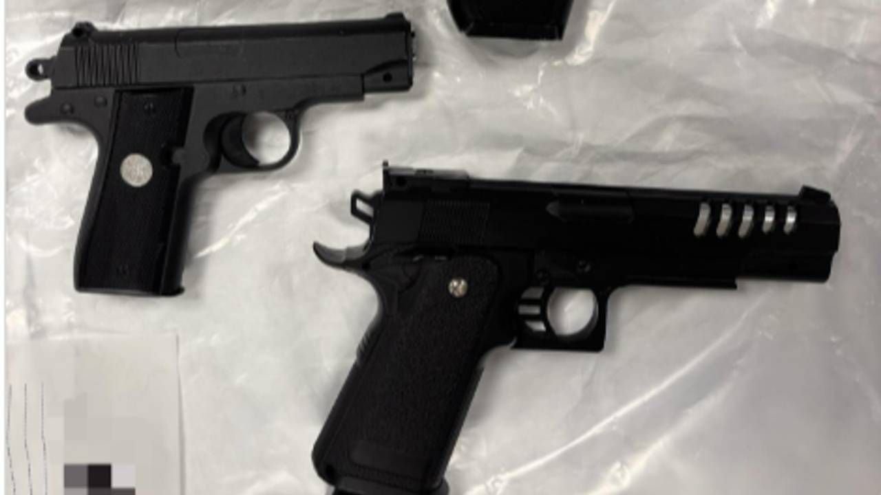 Twee van de drie balletjespistolen (Foto: Instagram/ politie_valkenswaard.)