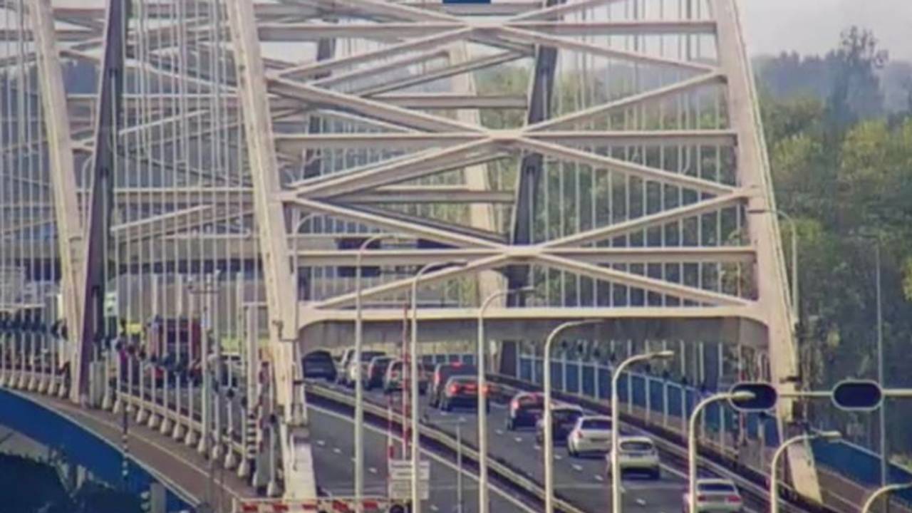 A27 dicht na botsing tussen vrachtwagen en auto