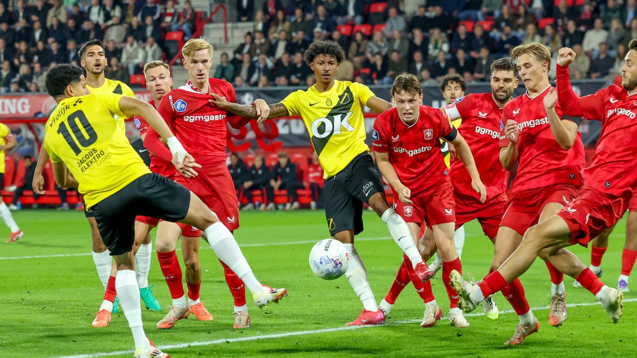 Mohamed Nassoh scoort de 0-1 (foto: OrangePictures).