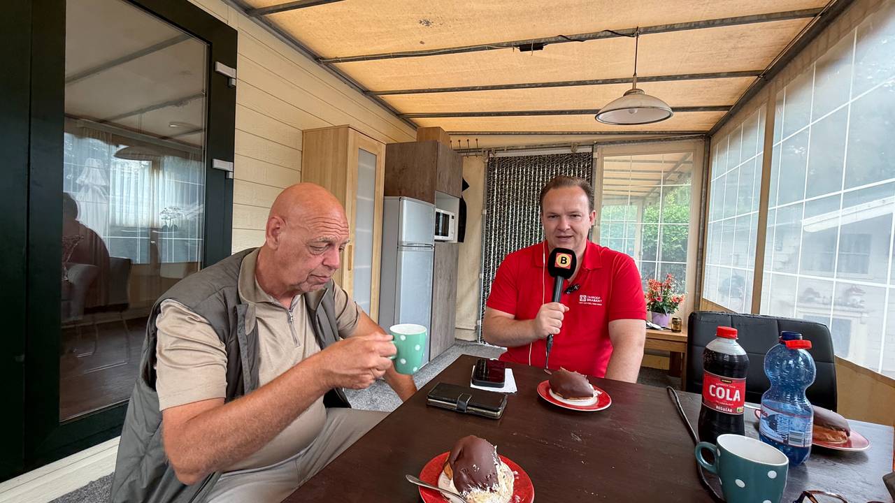Jordy op bezoek op de camping bij Jan Biggel (foto: Omroep Brabant).