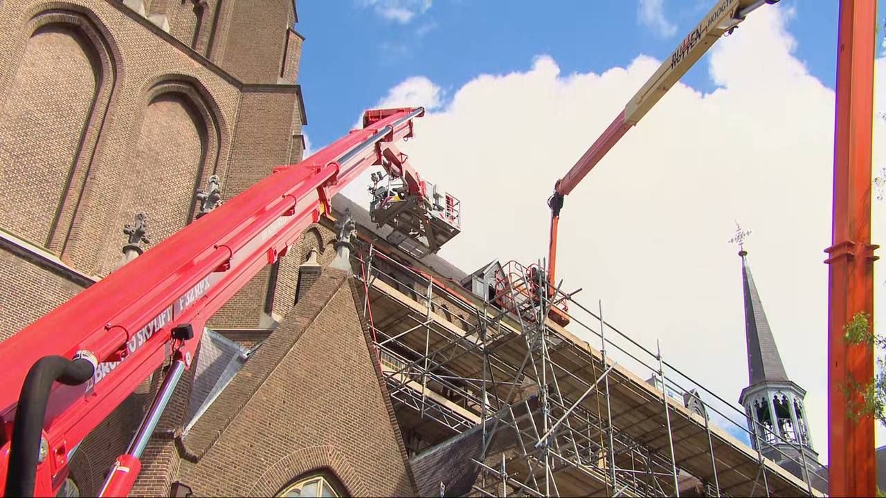 De brandweer wist te voorkomen dat de kerk is afgebrand (foto: Omroep Brabant).