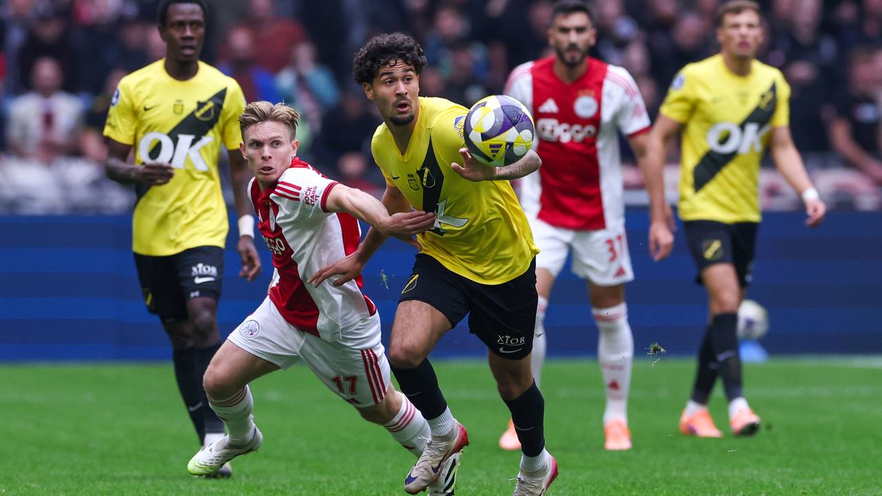 NAC gaat strijdend onderuit tegen een wankelend Ajax