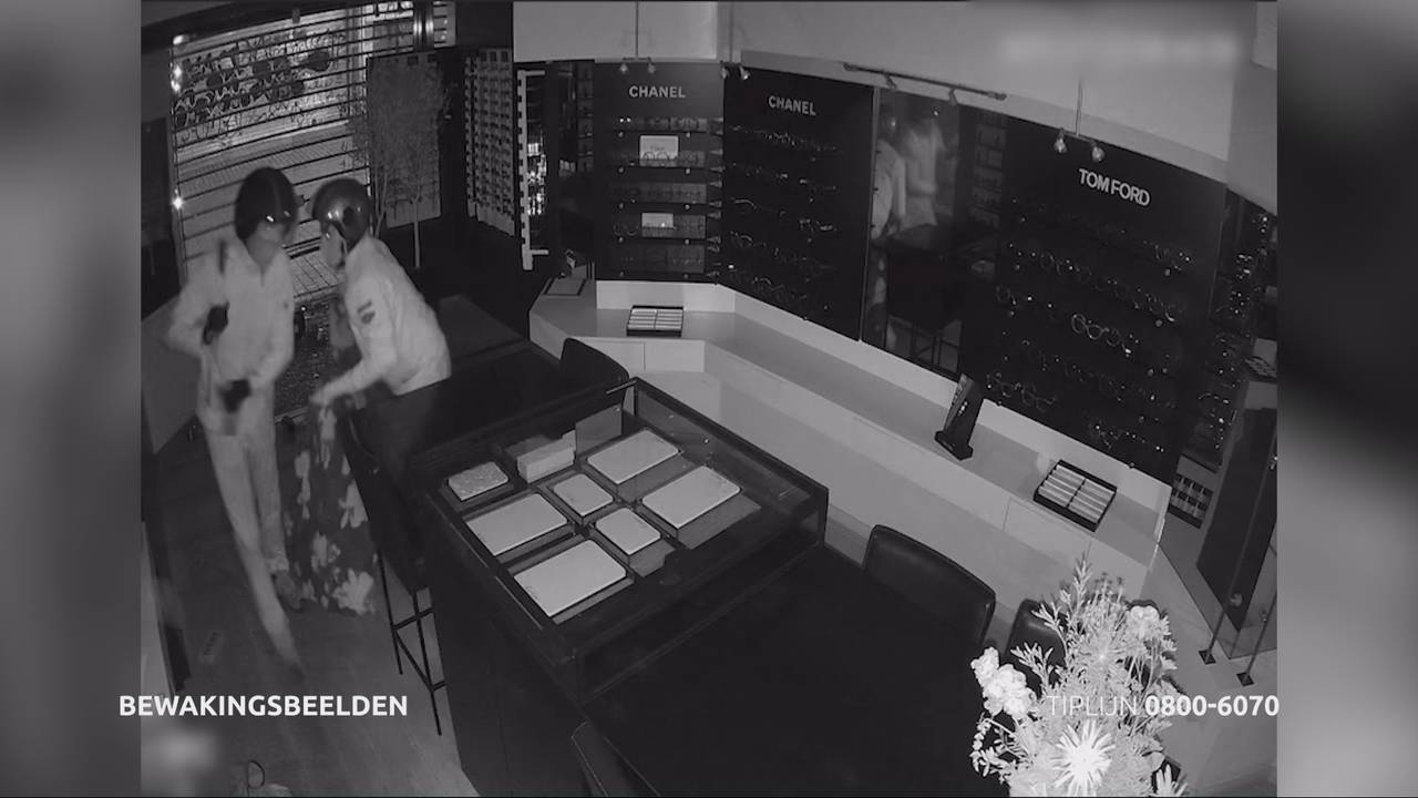 Twee inbrekers hebben voor tienduizenden euro's aan zonnebrillen gestolen (foto: Bureau Brabant).