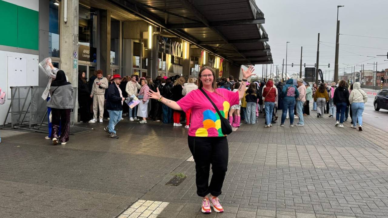 Marissa voordat het concert van K3 begint.